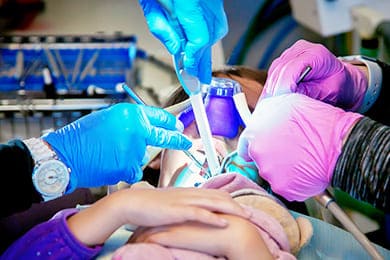 Как лечат веселящим газом